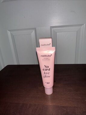 Medicube No Cast Just Glow Collagen Sunscreen SPF 50 - Pink